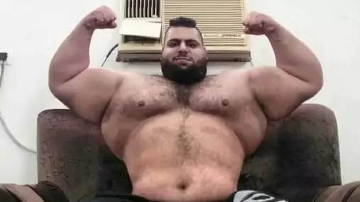 To jsou vyhlídky! Íránský Hulk se plánuje stát boxerským šampionem. Ford prý ještě zapláče