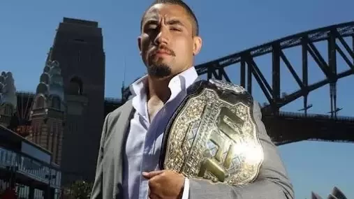 Robert Whittaker bude hájit svůj pás ve střední váze proti Kelvinu Gastelumovi