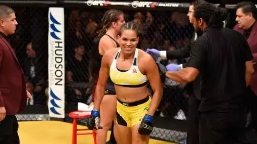 Amanda Nunes je nejlepší zápasnice, jakou jsme tu kdy měli, dmul se pýchou White