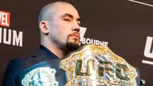 Bývalý šampion Robert Whittaker zná jméno soupeře, v divizi do 84 kilogramů však zápasit nebude