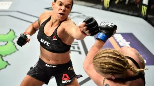 Amanda Nunes vysvětlila, proč prohrála s Penou. Mohlo za to zranění i covid