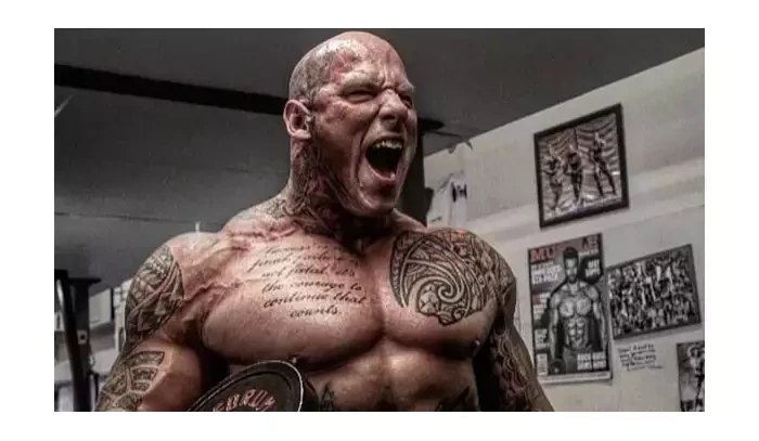 Box s Hulkem nedopadl, tak teď zkusí MMA. „Nejděsivější muž světa“ už jedná s KSW!
