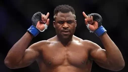 Dotáhne drtivá KO síla kamerunského Predátora k titulu těžké váhy UFC? A jaká taktika může tuto bestii zastavit?