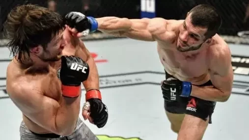 Makhmud Muradov parádním hákem roztancoval soupeře a došel si pro třetí výhru v UFC v řadě