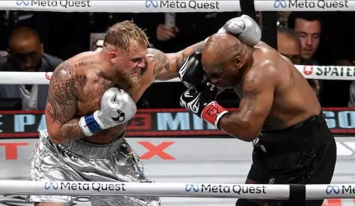 Jake Paul a Mike Tyson byli po kontroverzním zápase na Netflixu suspendováni