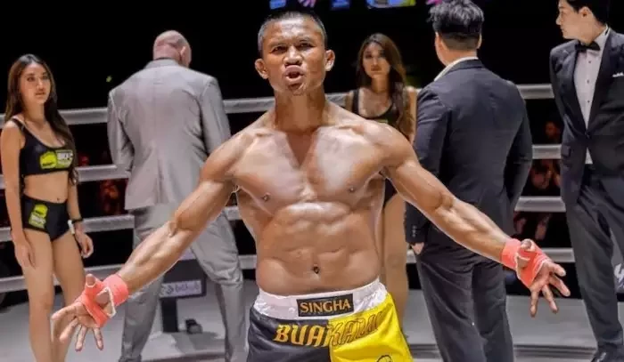 VIDEO: Zápas opravdových mistrů! Buakaw porazil Saenchaie po pěti kolech na body