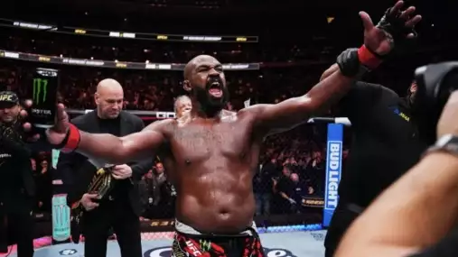 Miocic půlku zápasu prospal, ale Jon Jones je opravdový GOAT! reagují hvězdy UFC