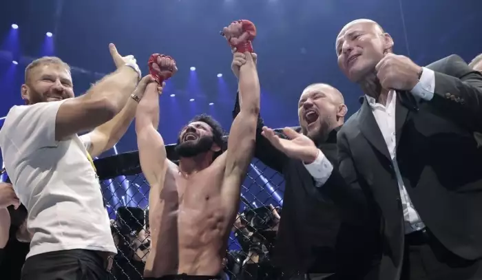 VIDEO: Turnaj KSW 100 přinesl šokující výsledky! Servalo se to i na tribunách