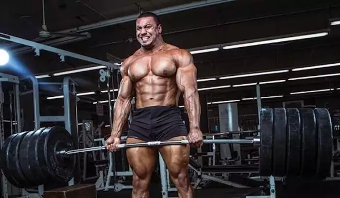 Larry Wheels fascinuje i děsí. Fanoušci se bojí, aby neskončil na vozíku jako Ronnie Coleman