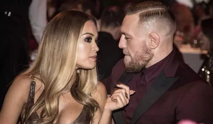 Doma bude peklo! McGregor přiznal u soudu nevěru. Znásilnil ji, říká žalobce