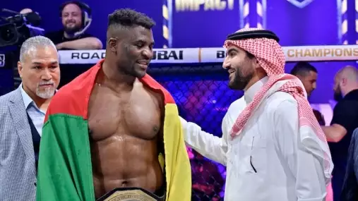 Skvělé kopy, brutální takedowny! Jon Jones v šoku z výkonu rivala Ngannoua