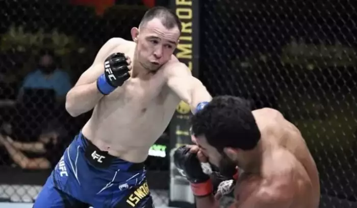 Chirurgická práce! Takhle UFC veterán ohromil fanoušky KO kopem z otočky