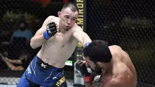 Chirurgická práce! Takhle UFC veterán ohromil fanoušky KO kopem z otočky