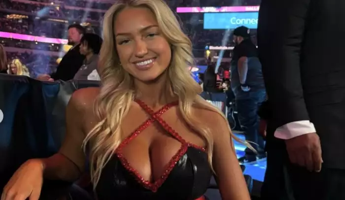 Líbí se vám? Tahle ring girl boří internet! Díky Paulovi s Tysonem se stala za jednu noc slavnou