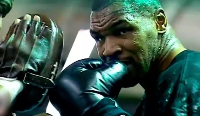 Mike Tyson se chystá na souboj s Paulem: Legenda ukázala tvrdý trénink a sílu i v 58 letech