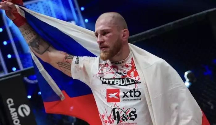 Drama na ostří nože okolo Humburgera: KSW zrazeno, Oktagon se raduje a manažeři zuří