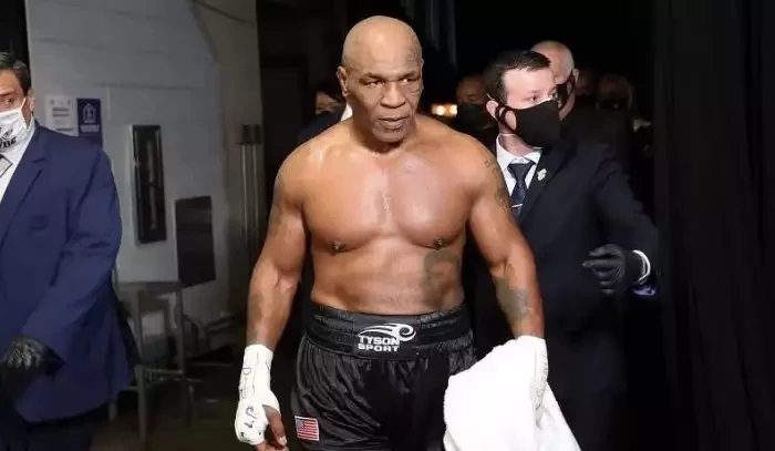 VIDEO: Mike Tyson ukázal nové pecky z tréninku. I v 57 letech si to dává jako zamlada! 