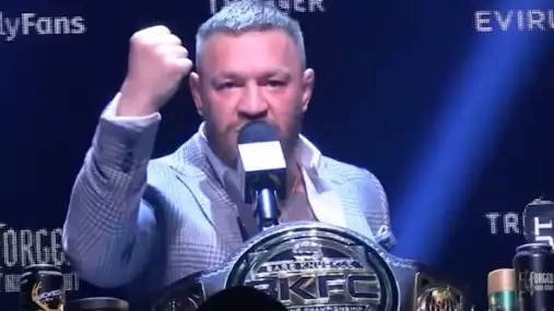 Další velká noc pro BKFC. Hvězdy UFC rozdávaly knokauty pod dohledem McGregora