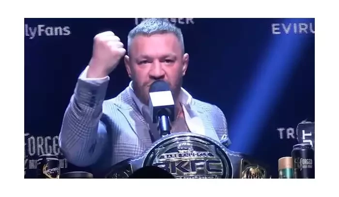 Další velká noc pro BKFC. Hvězdy UFC rozdávaly knokauty pod dohledem McGregora