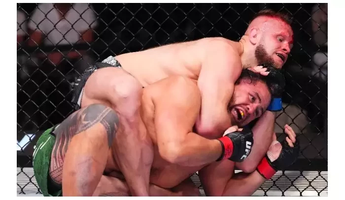 UFC Fight Night: Marcin Tybura uškrtil Taie Tuivasu