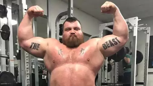 Bývalý Nejsilnější muž světa Eddie Hall potvrdil MMA zápas s o 100 kg lehčím soupeřem