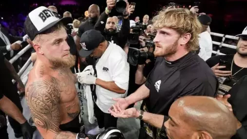 Předražená exhibice. Proslulý komentátor si posvítil na duel Tyson vs. Paul. Diváci byli obelháni