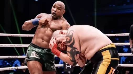 Boží voják debutoval v boxu bez rukavic, soupeře bezlítostně zneškodnil