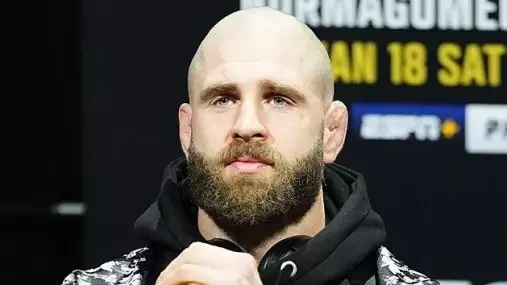 Rockhold o Procházkovi: Fandím mu, ale tenhle styl na Pereiru nestačí. Nabídl však řešení