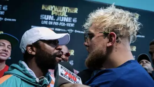 Jake Paul se vysmívá Floydu Mayweatherovi kvůli velikosti jeho soukromého letadla