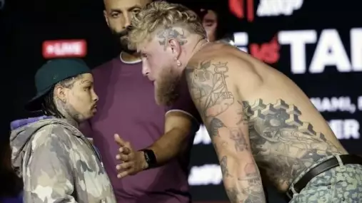 Jake Paul se pochubil výplatou za duel s trpaslíkem. Hodnotit jej bude umělá inteligence