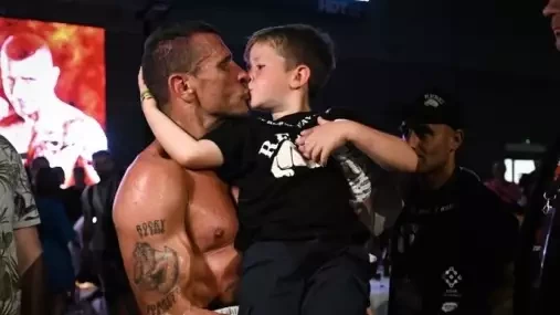 Robert Rosenberg slavil boxerský vítězný návrat se synem